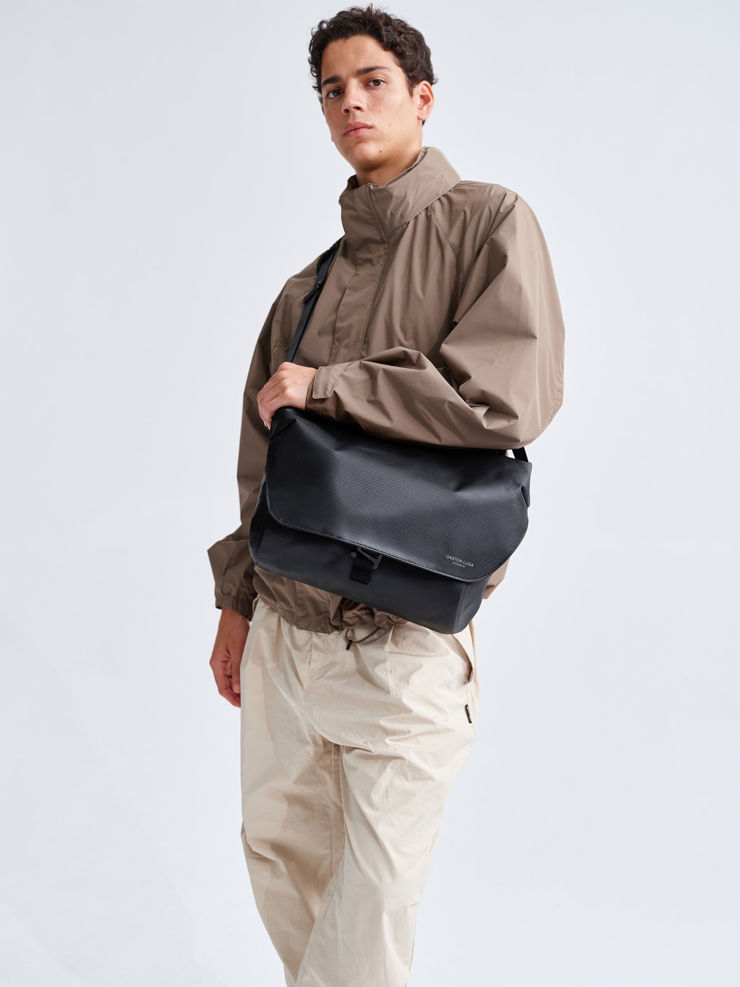 Lightweight Duoseal Messenger 14"