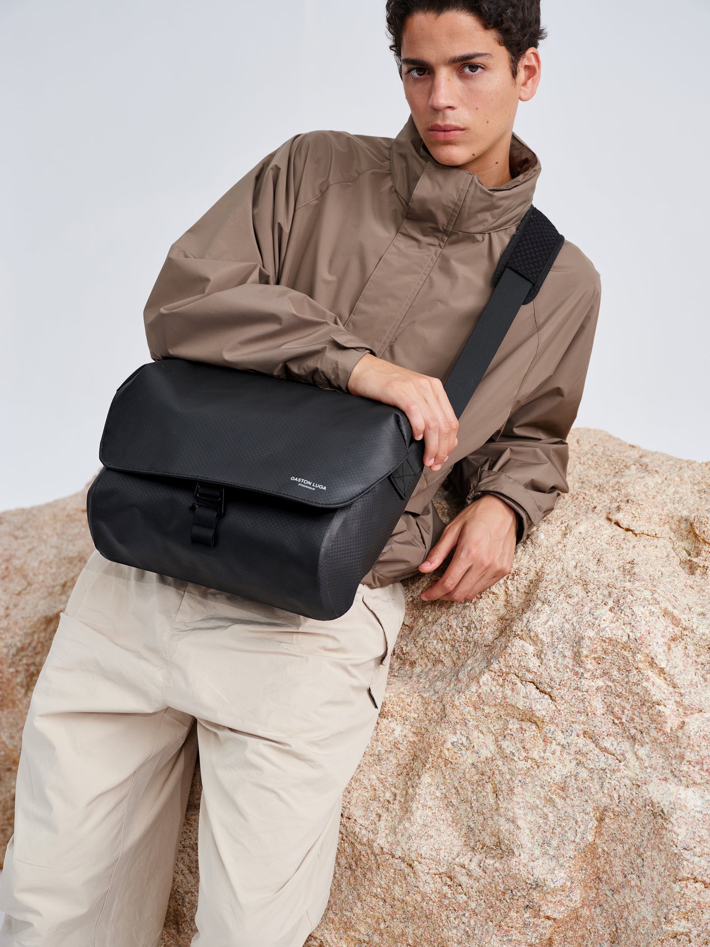 Lightweight Duoseal Messenger 14"