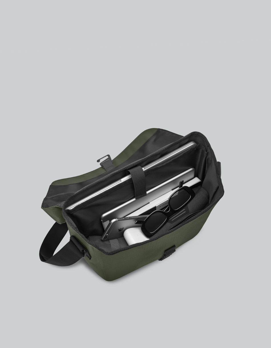 Lightweight Duoseal Messenger 14"